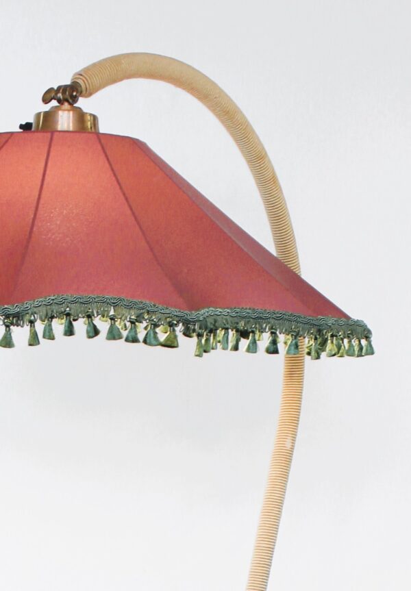 Golvlampa med bord